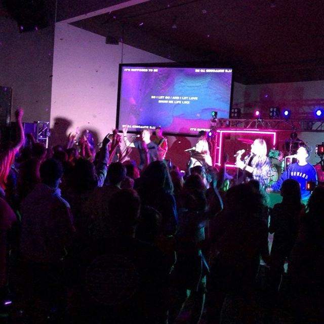 PARENTS: If your JH or HS kid does not have a youth group...Get them HERE TONIGHT! @undividedyouth at @reallifechurchwa is a life-changing HEALTHY environment for them to grow as a young person. Pastors @taylormurraymv and @noellemurray are the real 