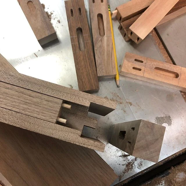 Really simple wall bracket 😮
#woodworking #joinery #shelfbrackets #walnut #craft #kiss #oface #mortiseandtenon
