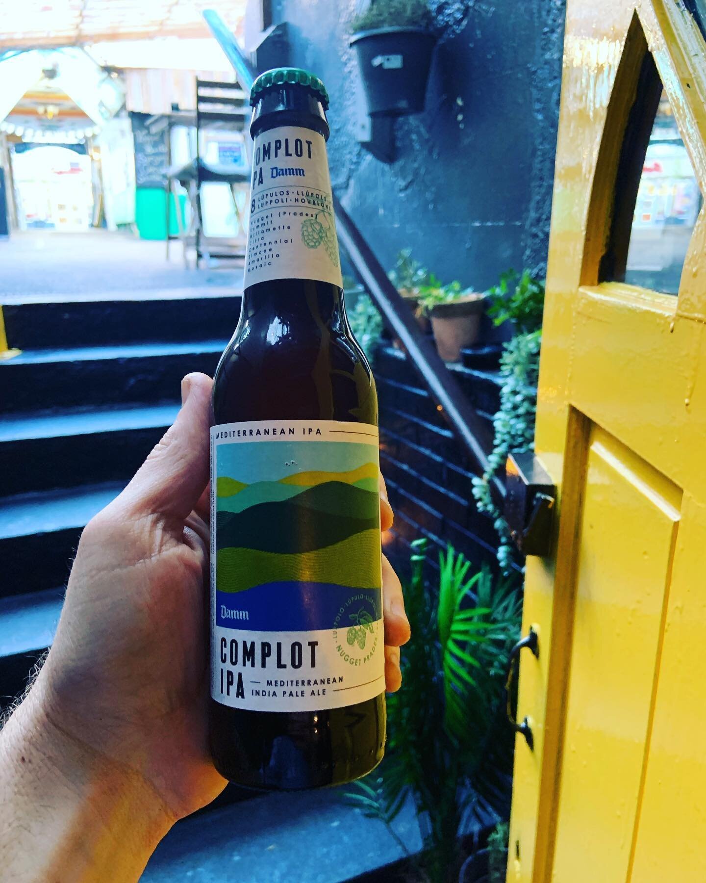Complot IPA - Mediterranean IPA:
This tasty little IPA is full of flavour. Citrus and tropical notes 😋 
#damm #estrella #blackrockmarket