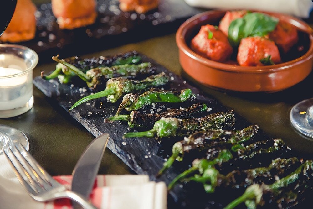 Padr&oacute;n Peppers pan fried with extra virgin olive oil and Maldonado salt&hellip;..Padr&oacute;n pepper, also called Herb&oacute;n pepper, is a landrace variety of pepper (Capsicum annuum) from the municipality of Padr&oacute;n 
#tapasdublin #bl