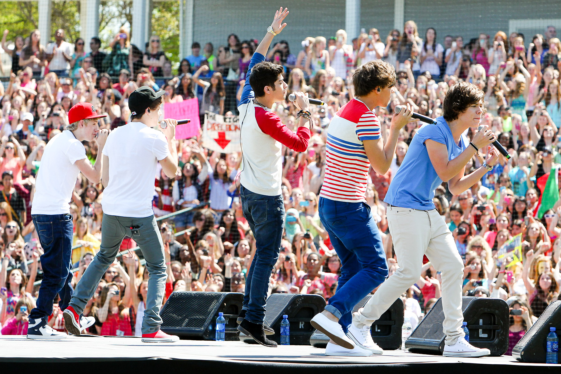One Direction's first concert after topping the charts in the U.S.
