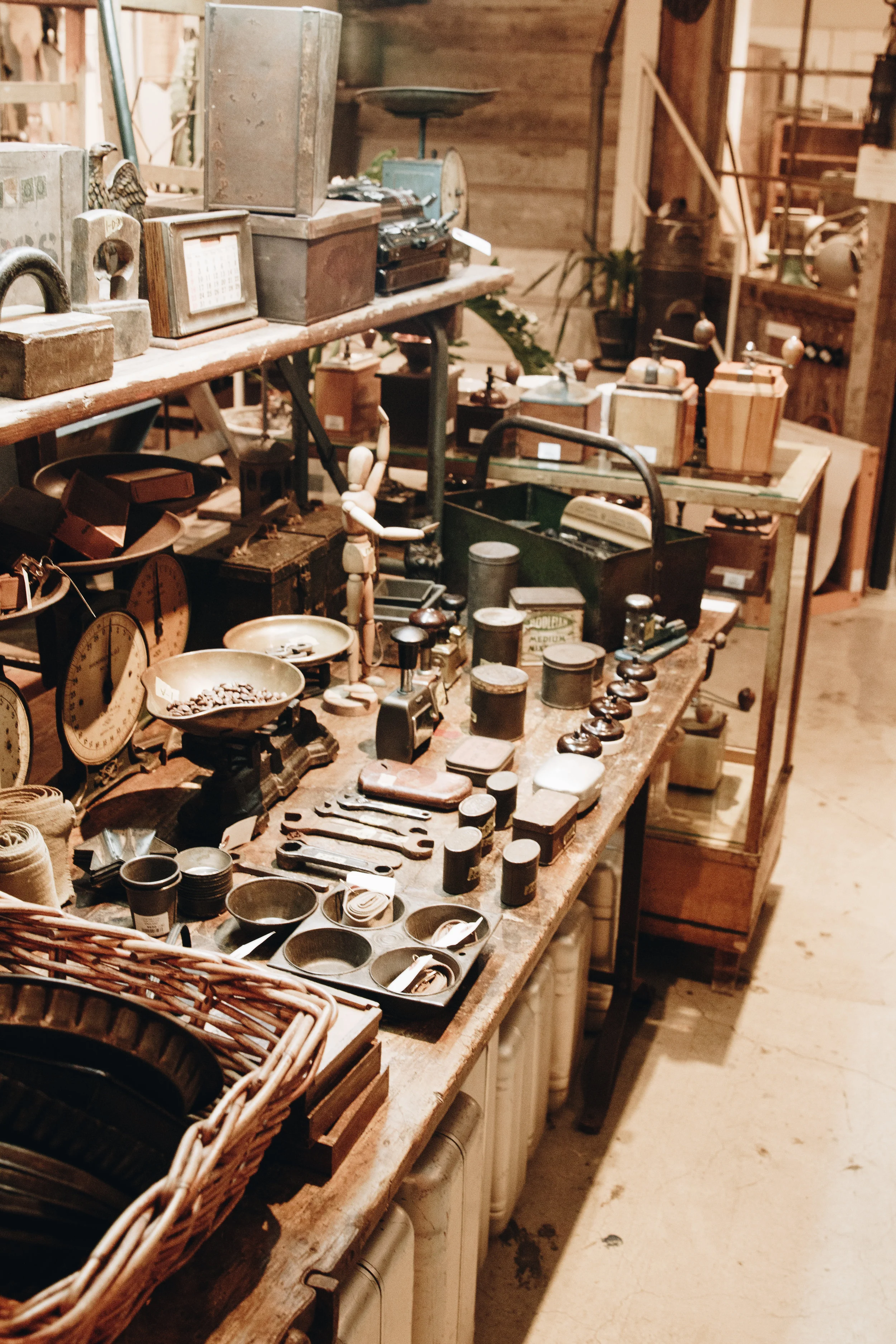 Momokutaki antique shop basement