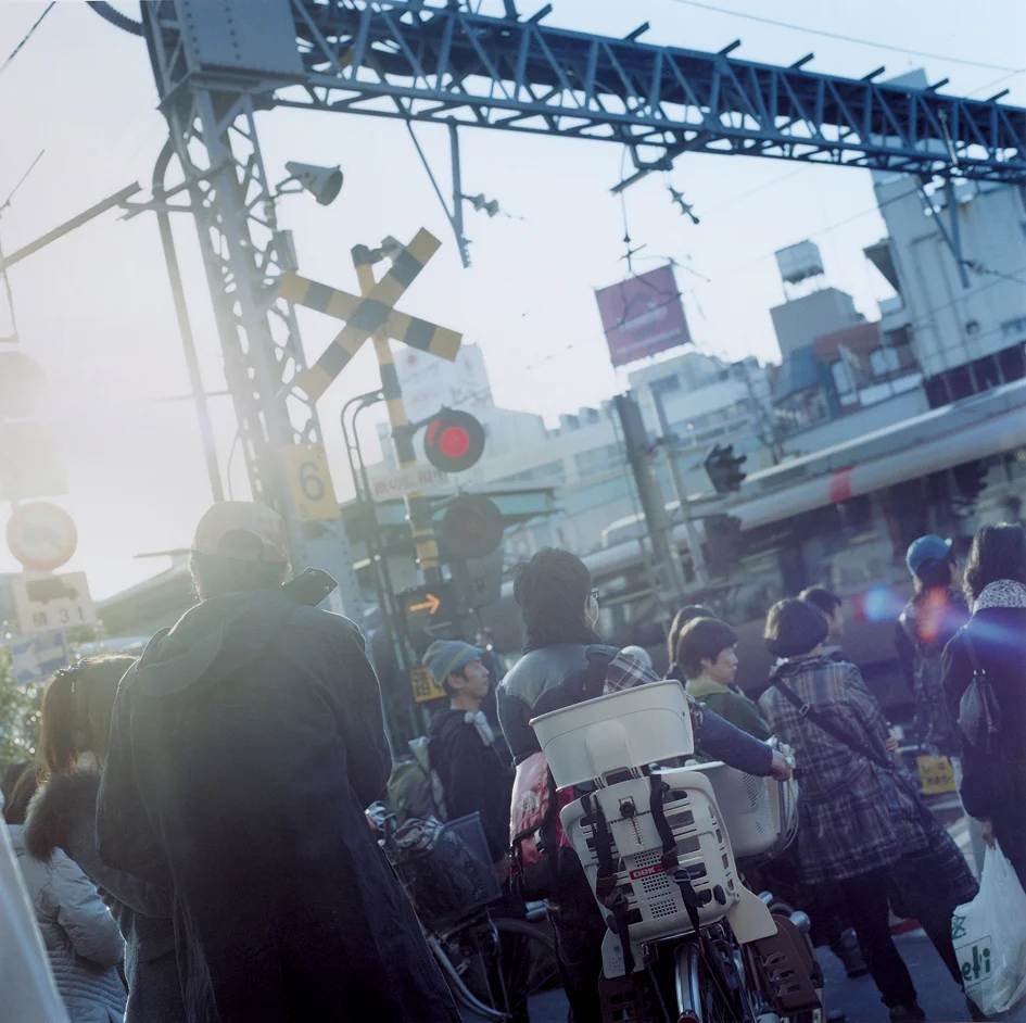 踏切がなくなってからも、そこに立つと音が聴こえた -- Even after the crossing was gone,I could hear the sound of it