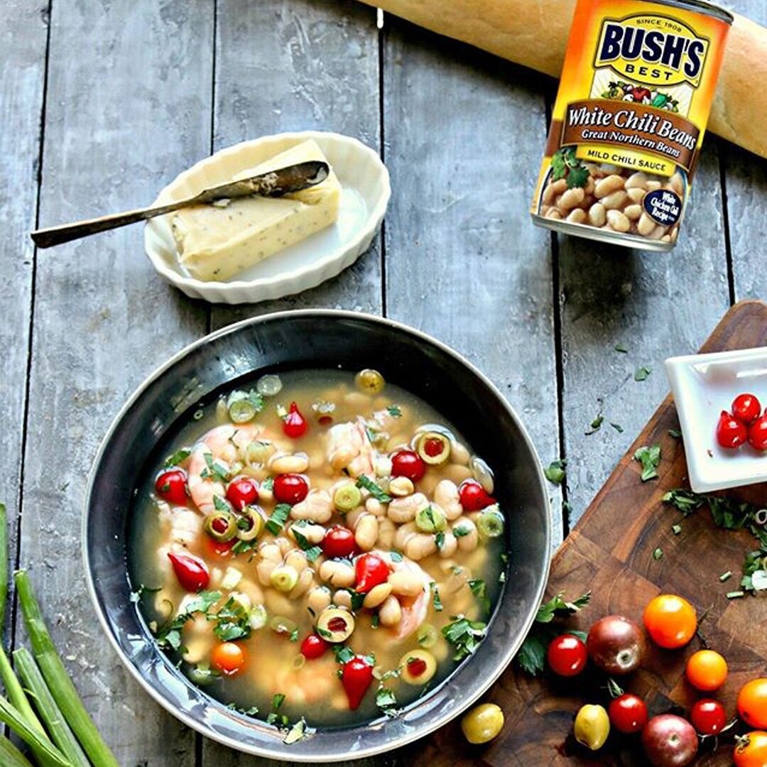 @spinachtiger’s Mediterranean Shrimp and White Bean Soup is the cure for the bad-weather blues 🥣