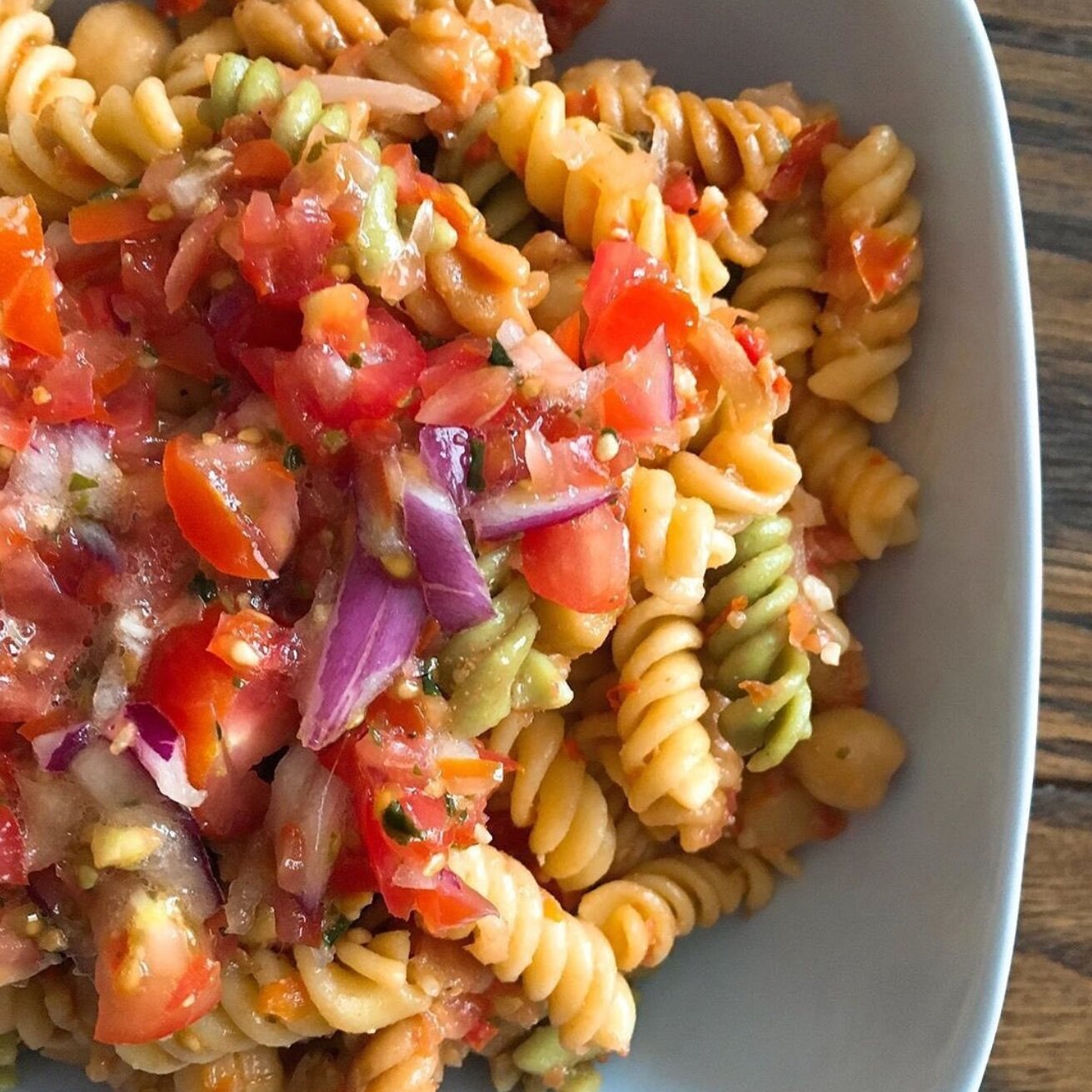   There’s nothin’ betta than bruschetta. We love how @eatright_rd’s using her fresh garden tomatoes 🍅#EarthGrownGoodness  