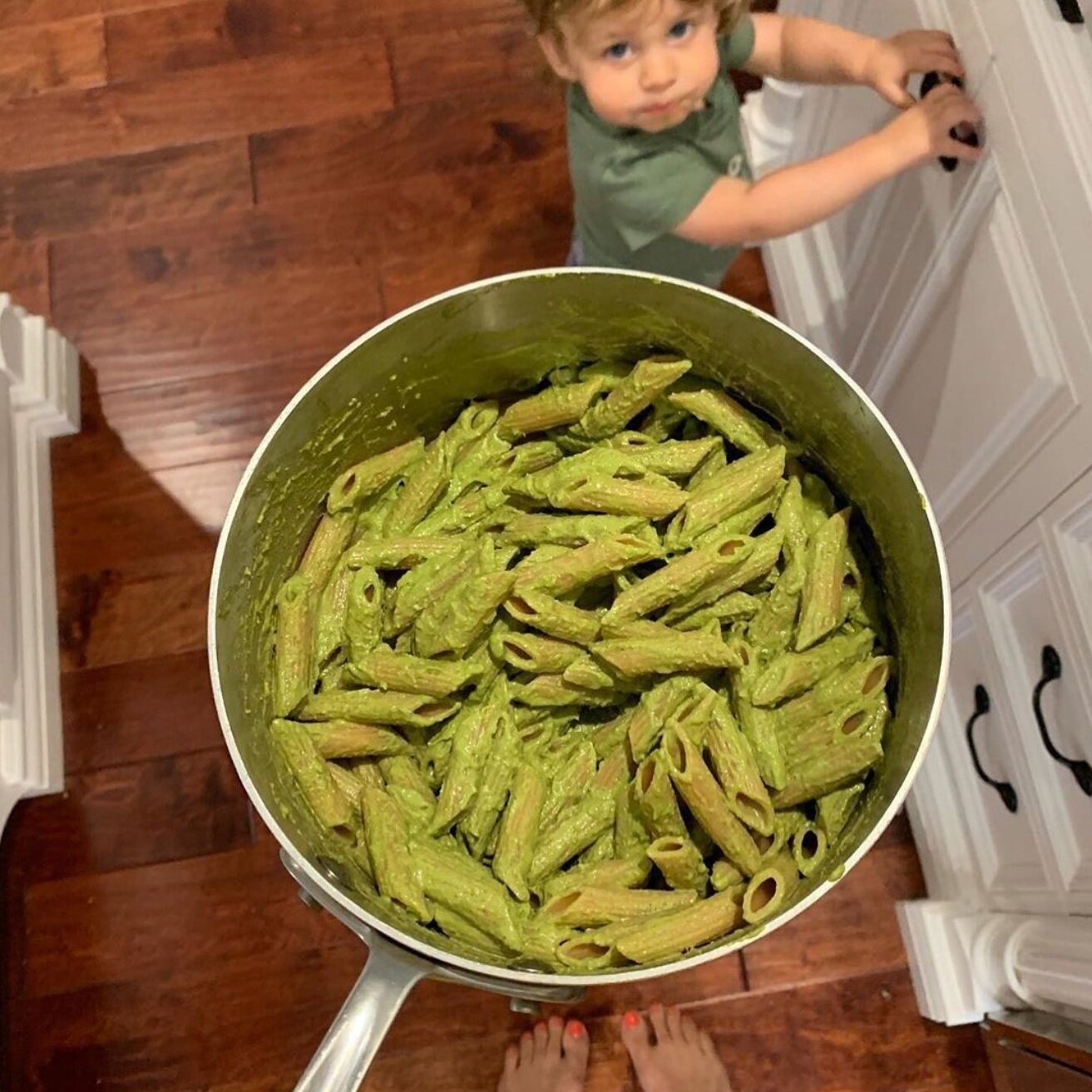   This bowl broccs 🥦🤘Give your pesto a nutrient boost by subbing raw broccoli for basil. #MindfulEatingTip  