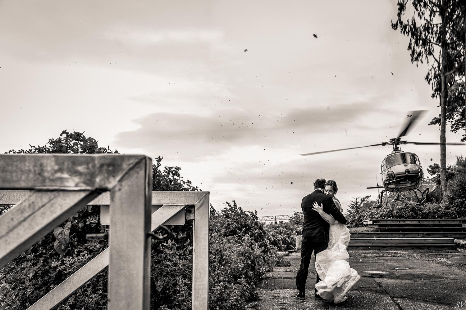 We propose helicopter Elopement Photographers package in Campbell River.