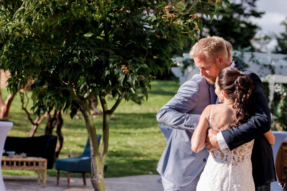 Intimate luxurious wedding at property vancouver island-391.jpg