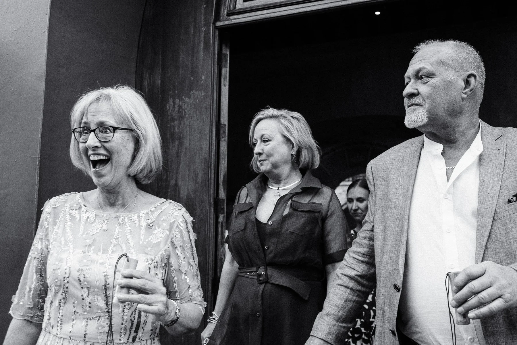 Guests’ reaction to the traditional Oaxacan Calenda parade outside the wedding venue.