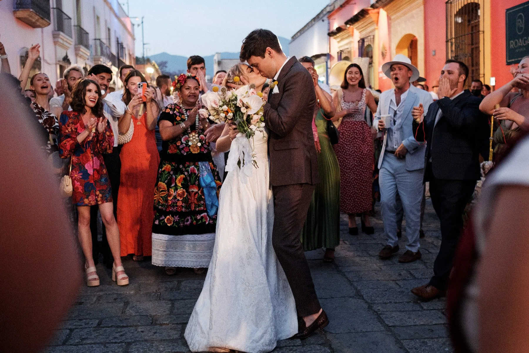 A cinematic kiss during the wedding Calenda in Oaxaca, documented by Lucca Lazzarini’s lens.