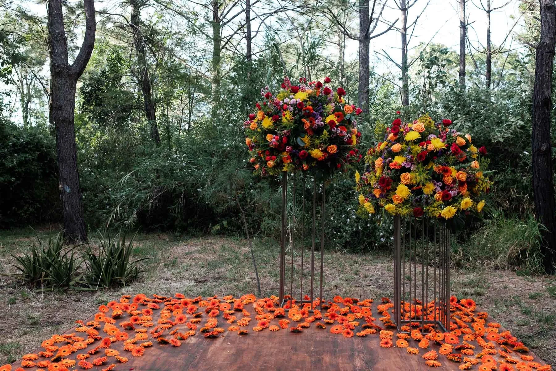 Elegant floral arrangements waiting in the forest ceremony area at Casa Dos Lagos, showcasing the natural and organic wedding vibe in Oaxaca.