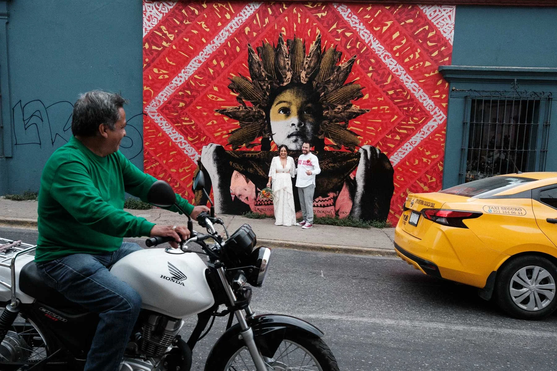 A spontaneous congratulations from a motorcyclist during an Oaxaca wedding session.
