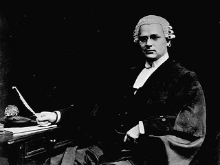 What's the difference between a barrister and a solicitor?