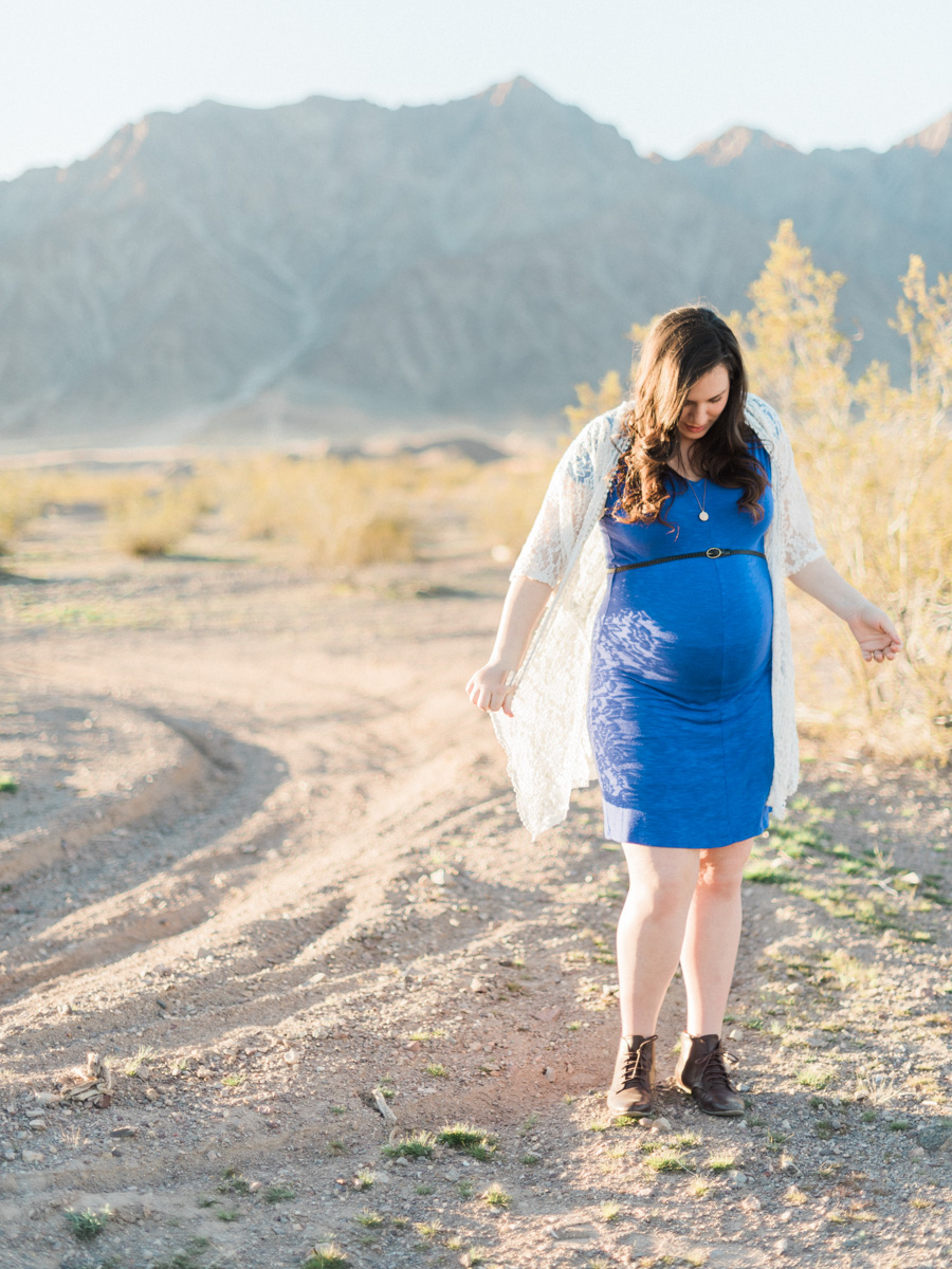 Las Vegas, Nevada | Desert Film Maternity Photography | Husband and Wife Team | Kelsey & Nate | kelseyandnate.com