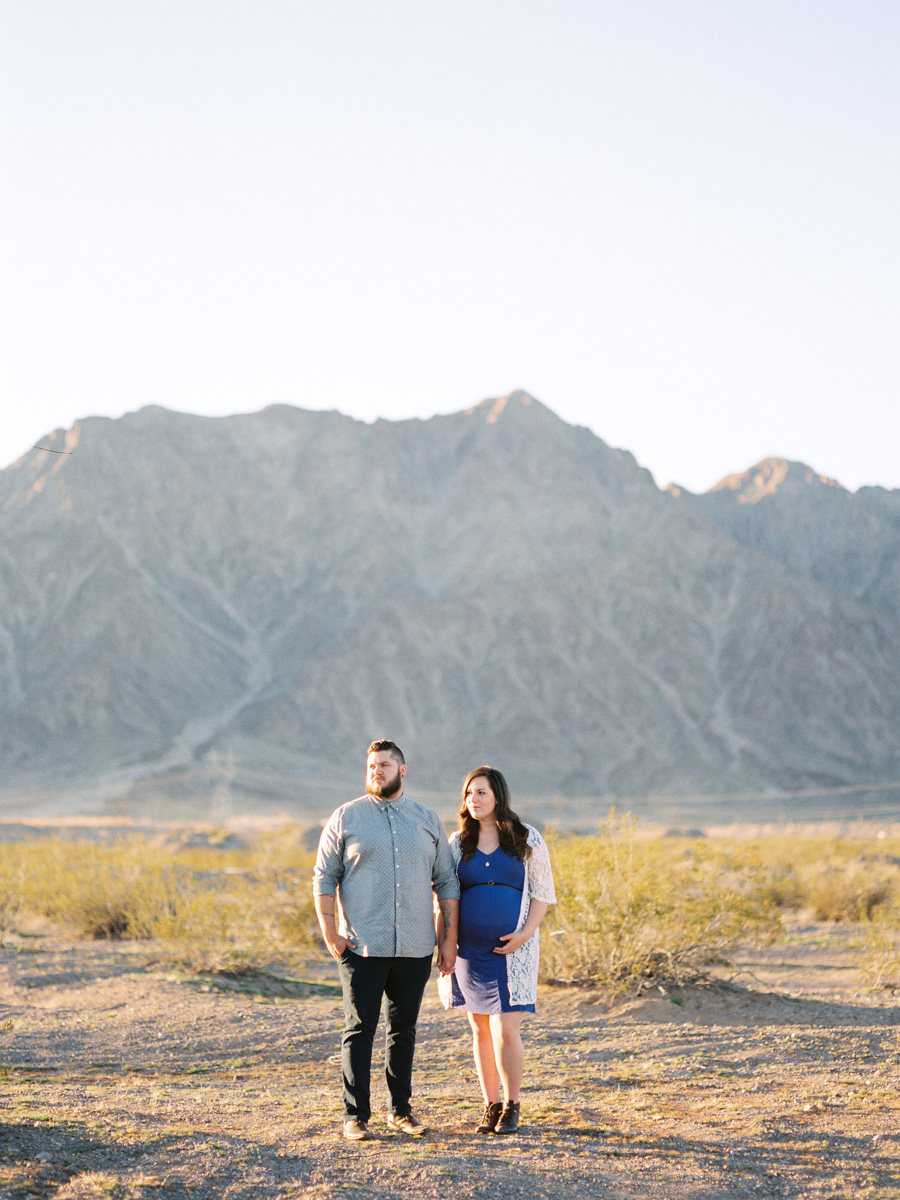 Las Vegas, Nevada | Desert Film Maternity Photography | Husband and Wife Team | Kelsey & Nate | kelseyandnate.com