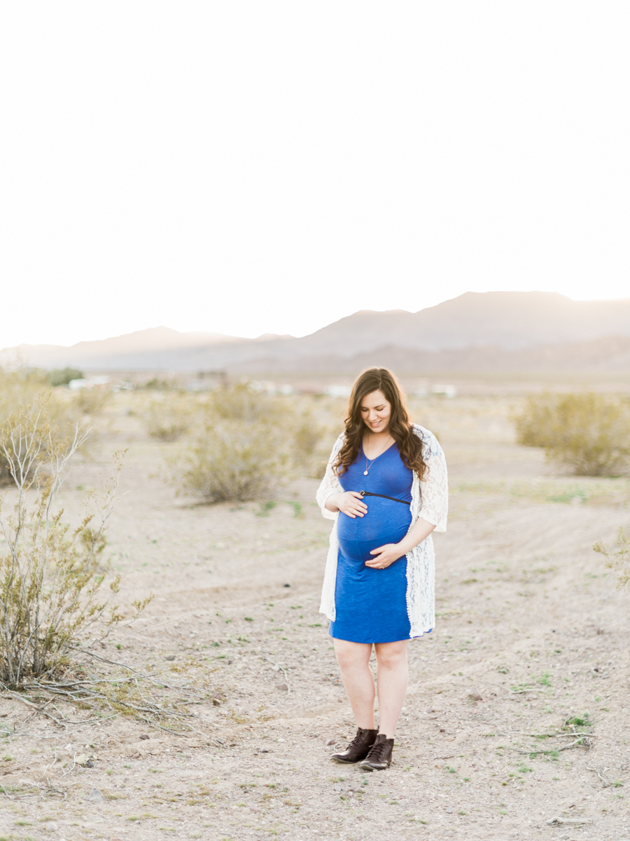 Las Vegas, Nevada | Desert Film Maternity Photography | Husband and Wife Team | Kelsey & Nate | kelseyandnate.com