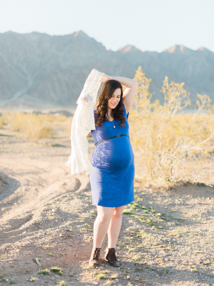 Las Vegas, Nevada | Desert Film Maternity Photography | Husband and Wife Team | Kelsey & Nate | kelseyandnate.com