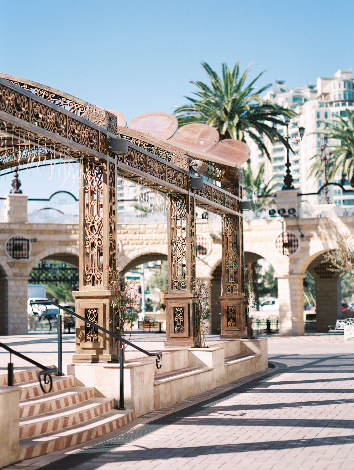 Las Vegas Nevada | Coffee Shop Engagement | Leoné Café | Tivoli Village | Kelsey & Nate | kelseyandnate.com