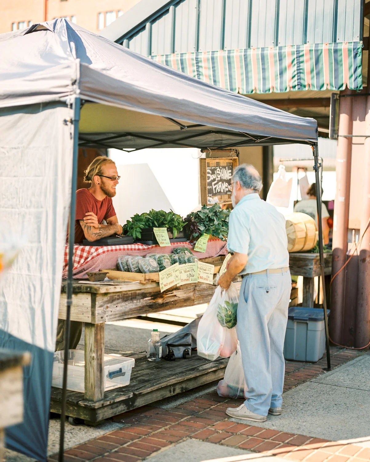 Downtown Lynchburg Community Market | Farmer's Market | Lynchburg Virginia Photographer | Kelsey & Nate | kelseyandnate.com