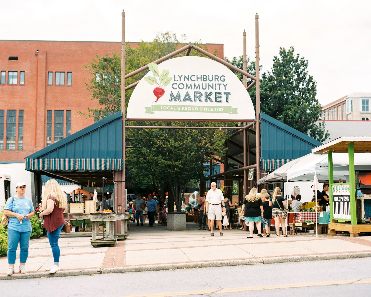 Downtown Lynchburg Community Market | Farmer's Market | Lynchburg Virginia Photographer | Kelsey & Nate | kelseyandnate.com