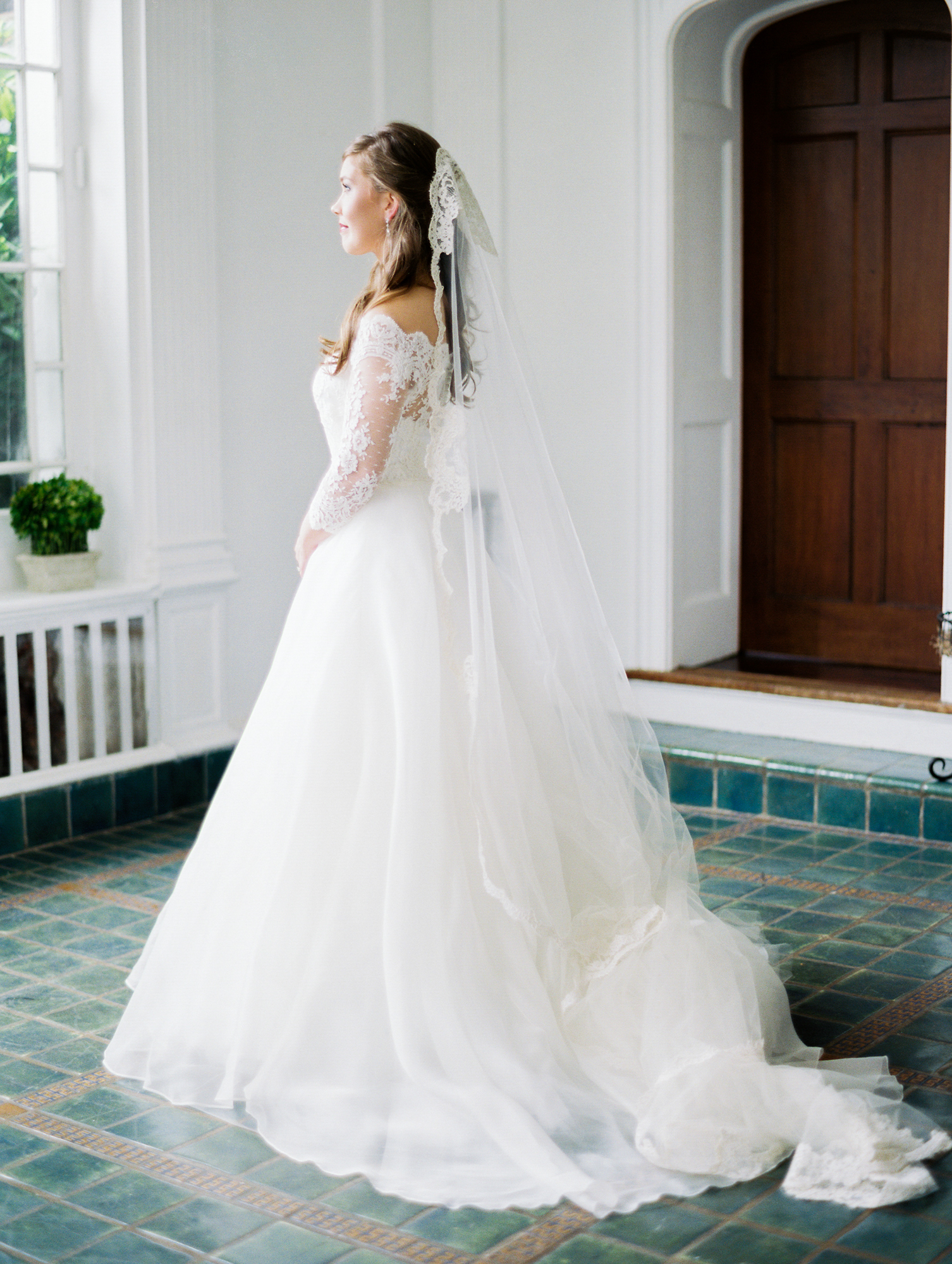 gassaway-mansion-greenville-south-carolina-luxury-film-wedding-photographer-11.jpg