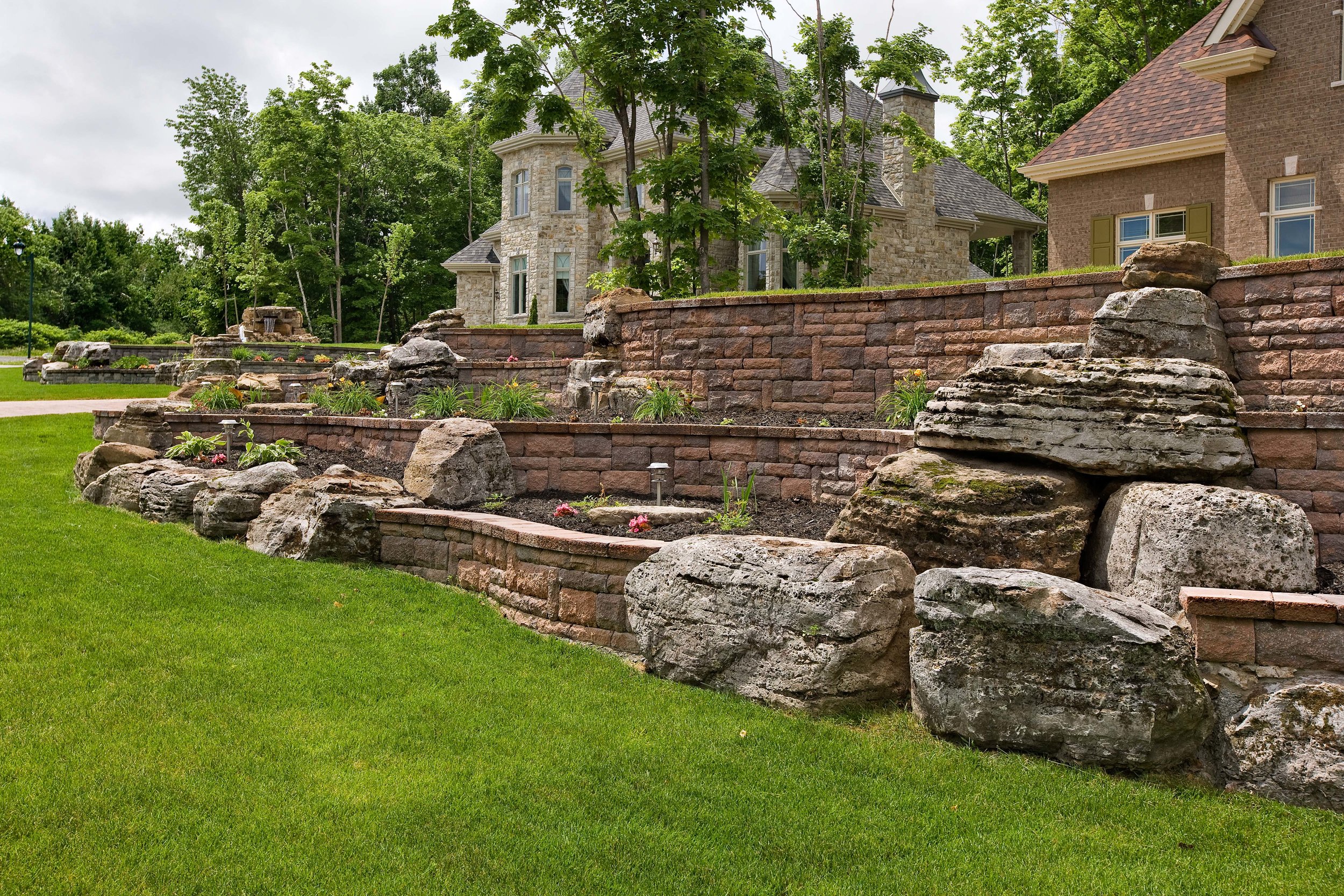 retaining wall landscape design natural stone boulders