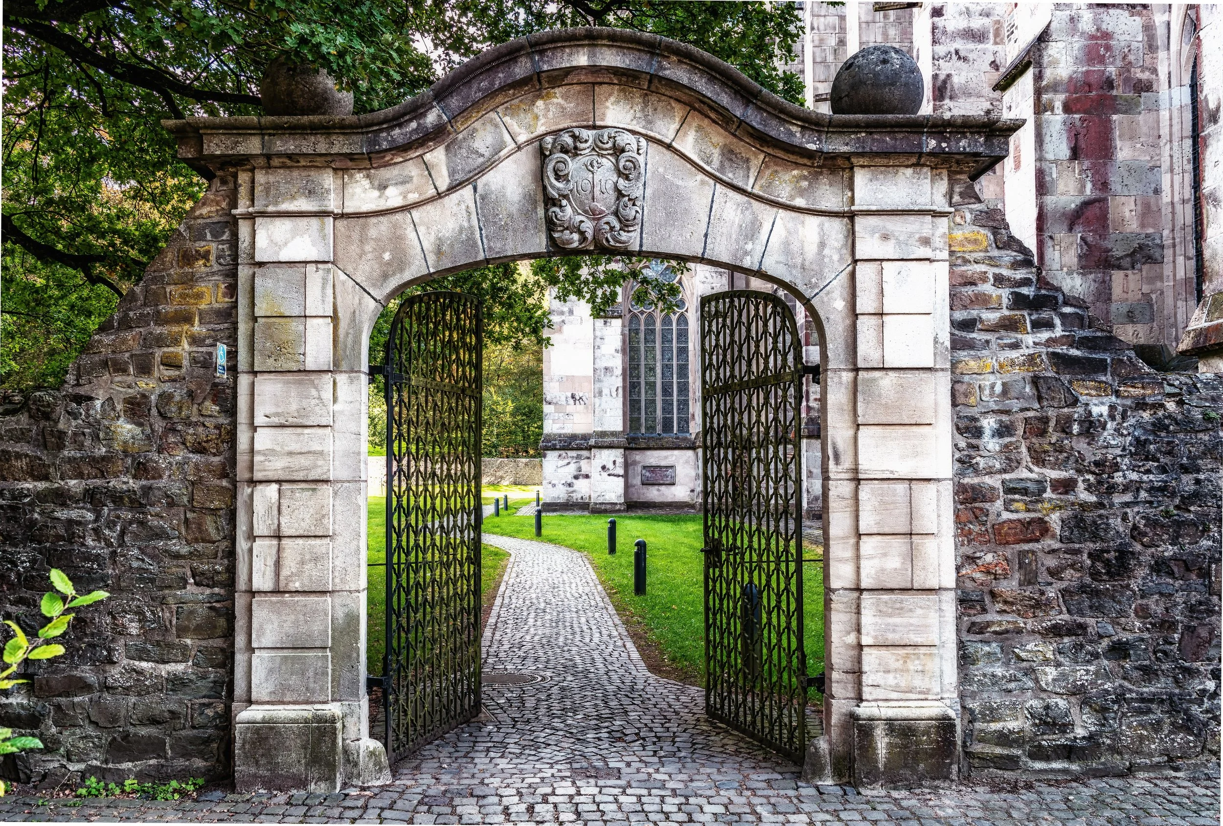 ancient-arch-architecture-210441.jpg