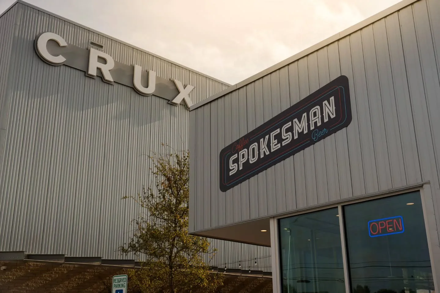 Greetings from Pflugerville, TX 👋🏼
Come check out our newest caf&eacute; and enjoy some delicious Spokesman Coffee, 20 taps, outdoor seating, @spicyboyschicken, and artwork by @brikslovesyou 

See ya soon! 

📸 @alsobrewer