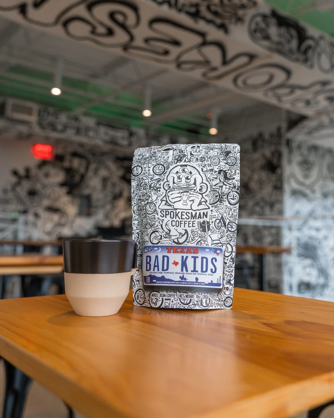 BAD KIDS BLEND VOL. 3 🤘
Third time's the charm. Engineered to be overly sweet with a fruit backbone that hits.
Puebla for the chocolate fudge base, natural Buku Sayisa for the berry pop &mdash; velvety start to finish.
Chocolate fudge, strawberry sh