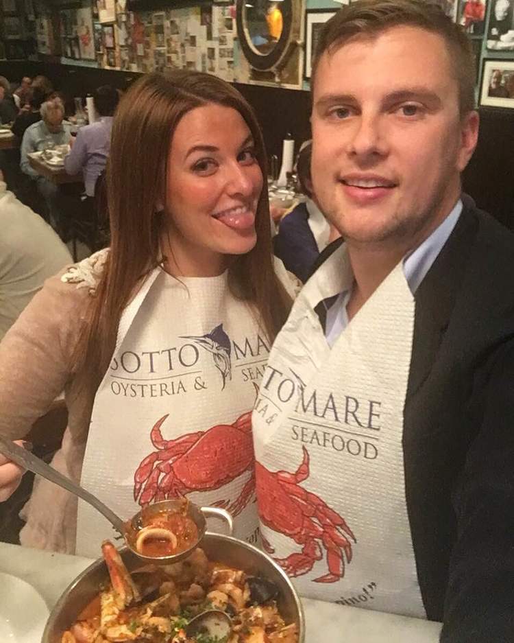 CIOPPINO (AND BIBS!) AT SOTTA MARE.
