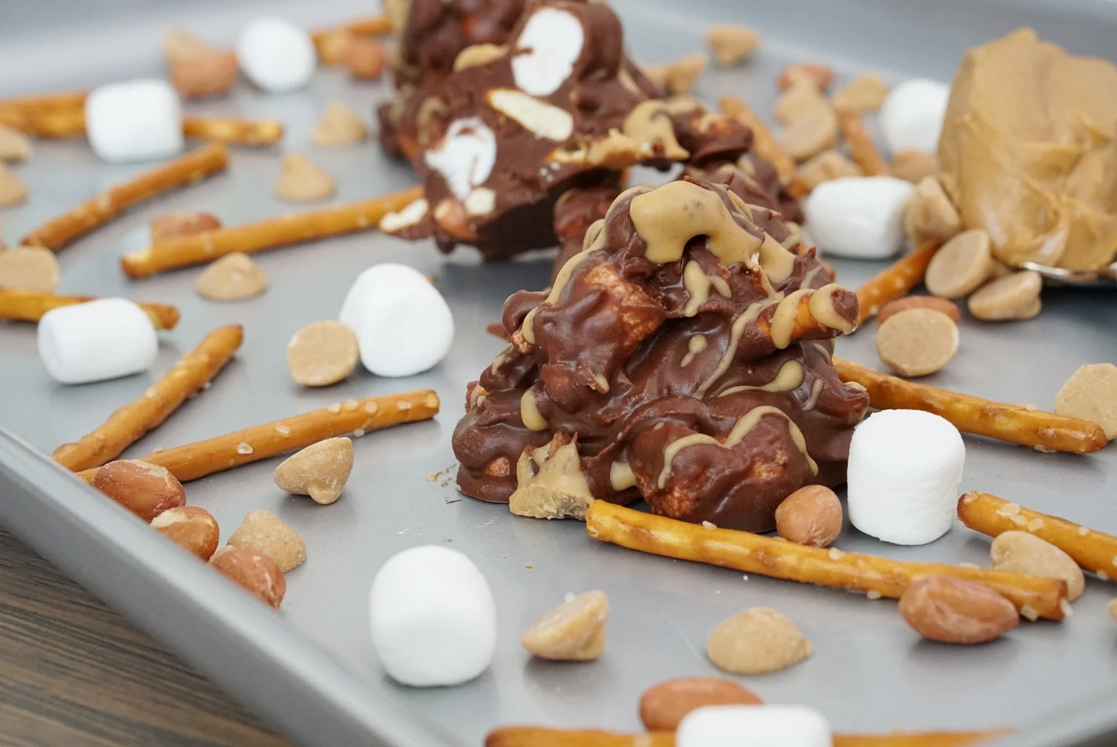 No bake cookie recipe chocolate peanut butter pretzel haystacks