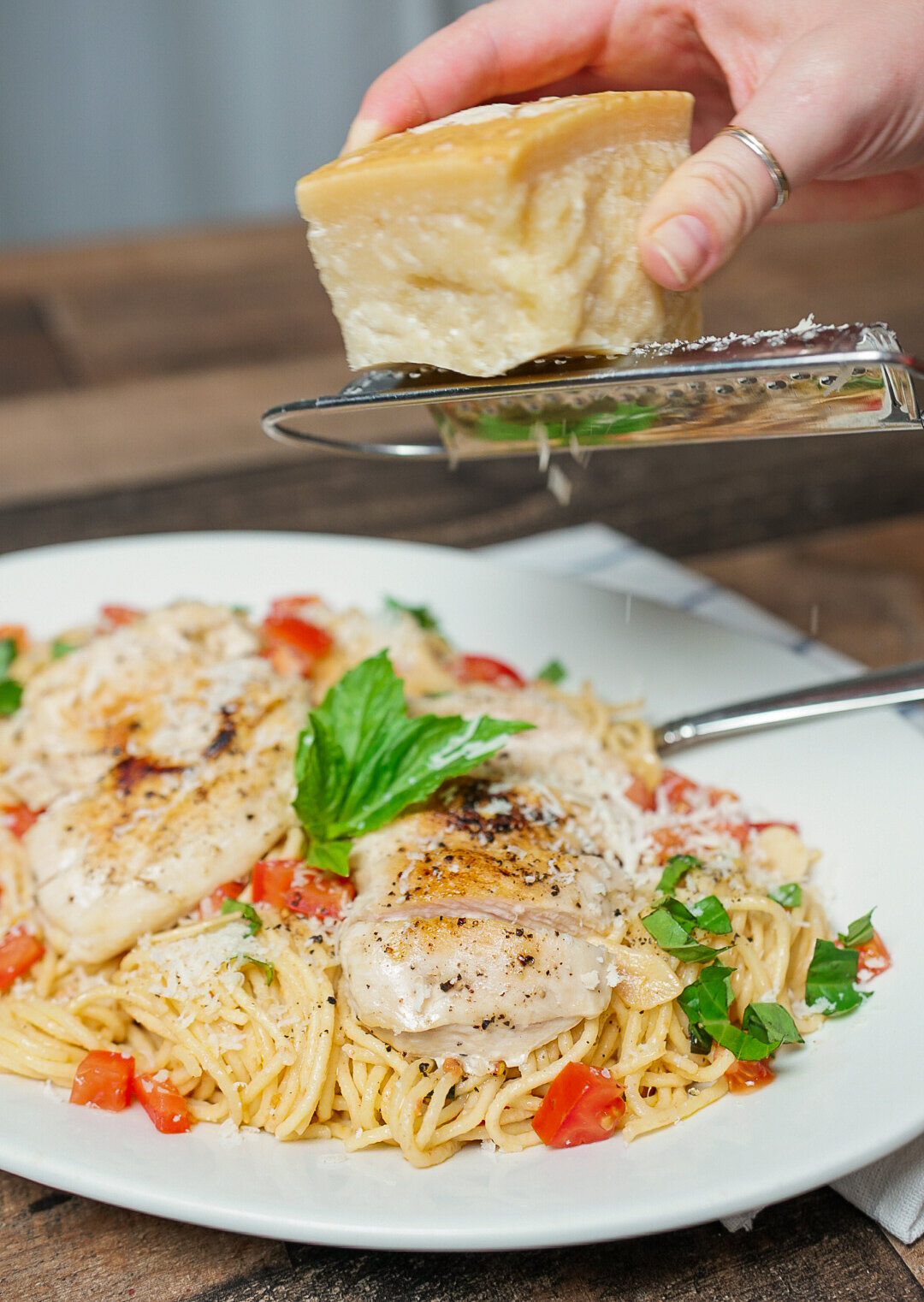 vigtig elegant Styre Sous Vide Chicken Bruschetta Pasta | Couple in the Kitchen