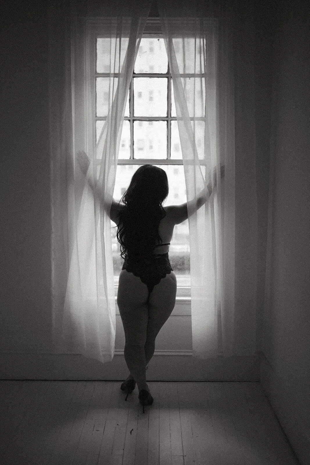 5 Reasons Why You Should Book a Boudoir Session with Yazi Davis Photography