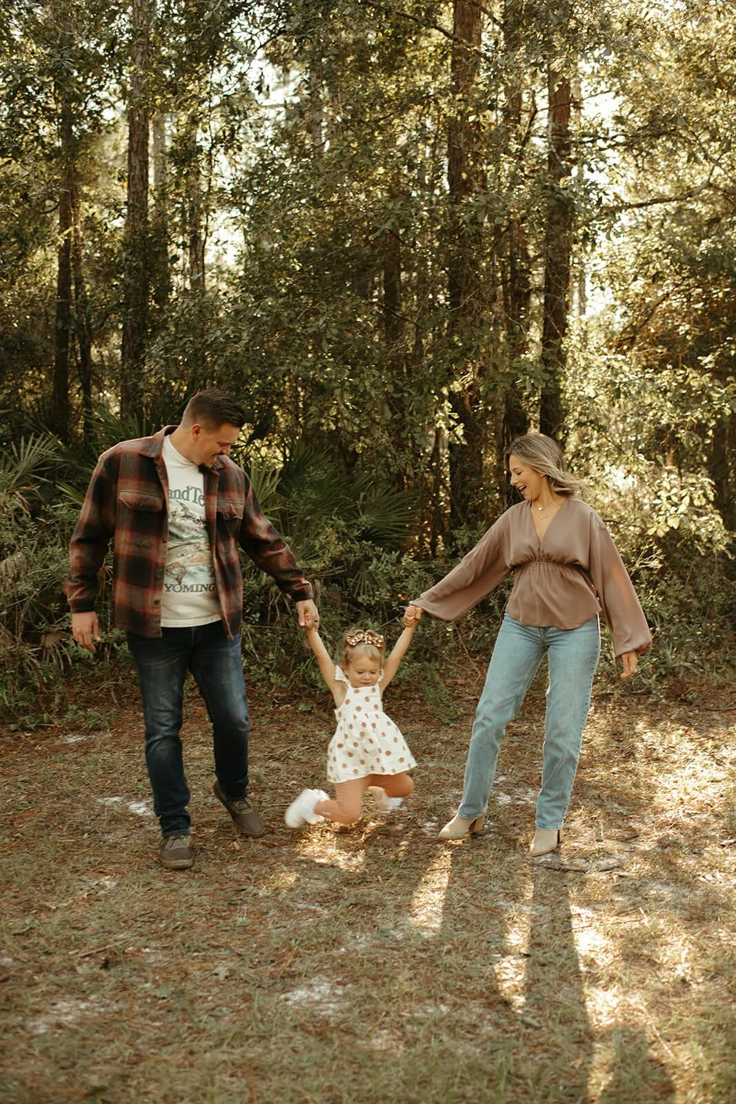 Julington-Durbin Preserve Park:
This spot is perfect for families who love nature, with winding trails, lots of greenery, and plenty of room for little adventures.