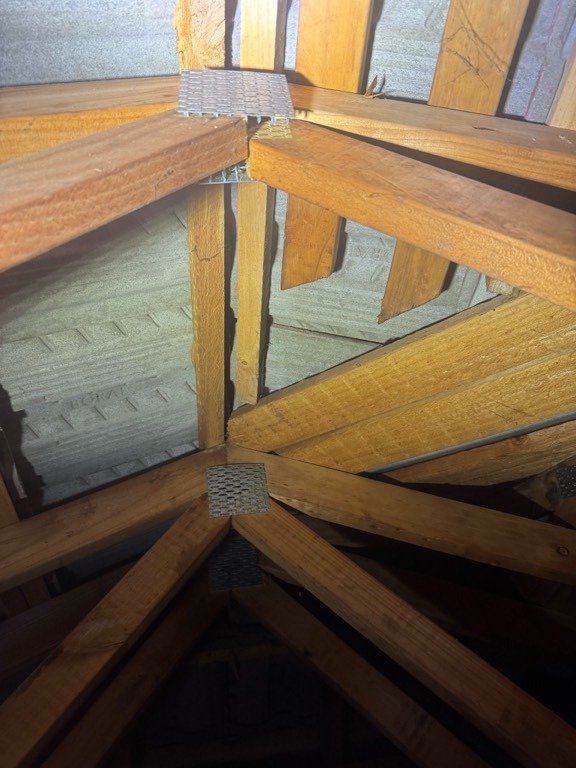 Garage middle truss