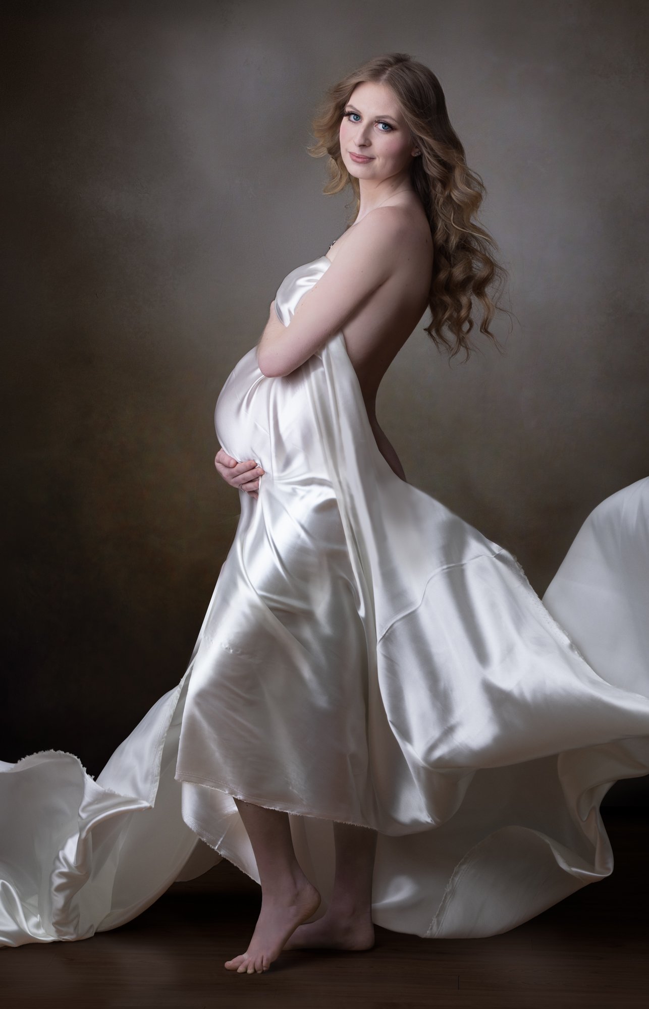 BEST maternity boudoir photographer near me - premier boudoir  Clevelands boudoir photographer photo studio