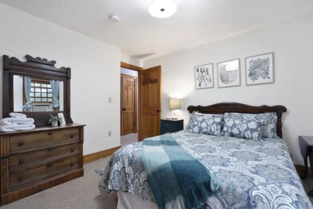 Private Room in Main House - Shared Bathroom