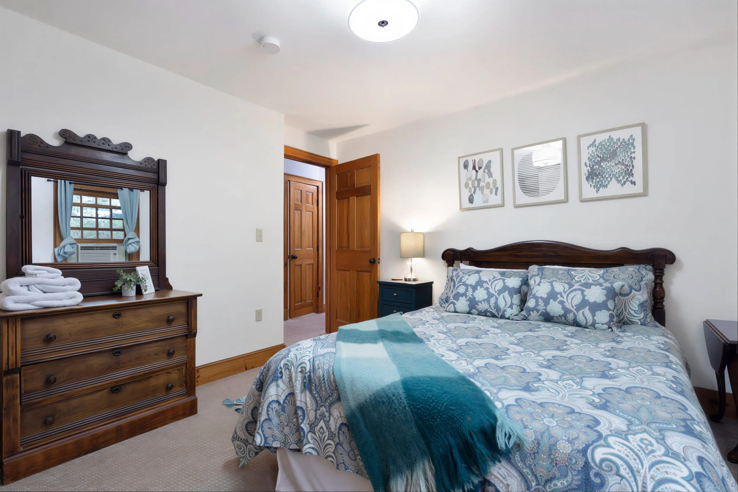 Private Room in Main House - Shared Bathroom