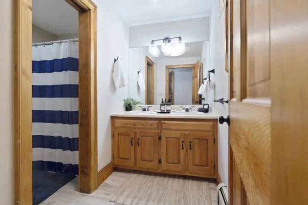 Main House: Bathroom 1 out of 2