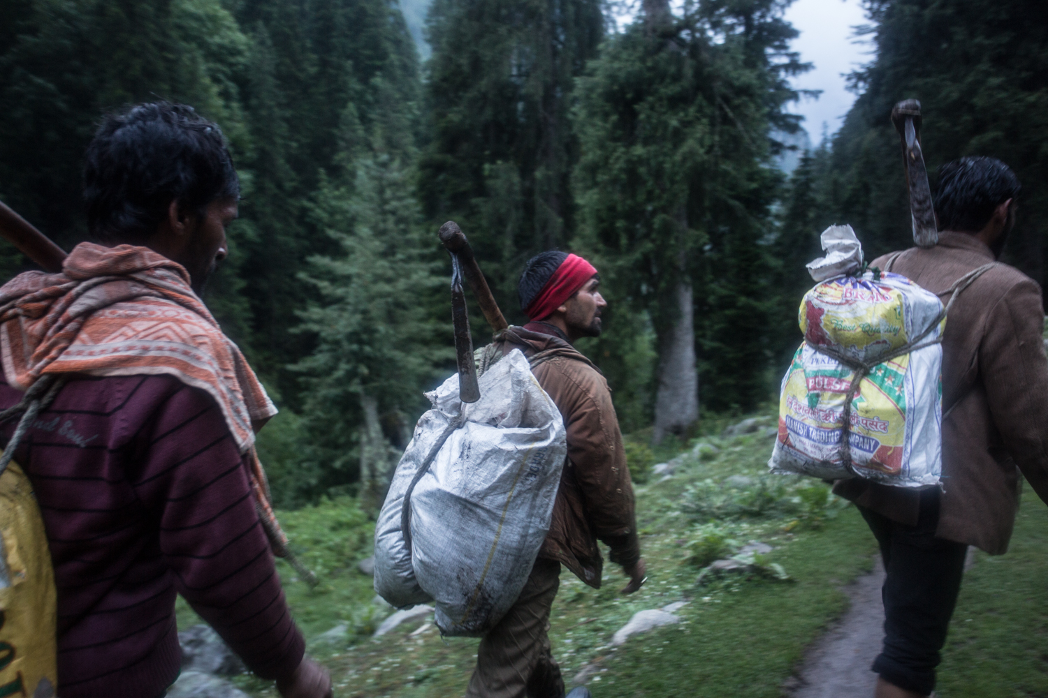 Workers trekking through the drizzle back to town. 