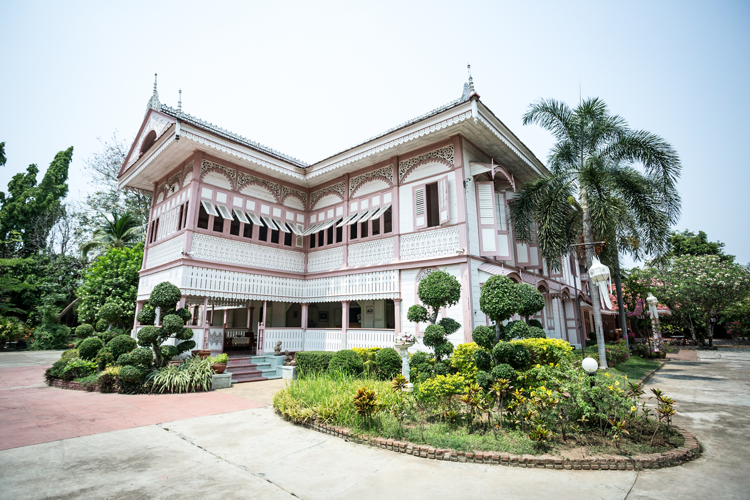 The teakwood Vongburi House in Phrae was built between 1837 and 1907 for the last Prince of Phrae. It's been converted into a museum, although a private section still serves as residence for heirs of the royal family. 