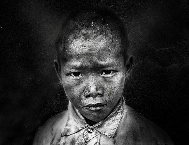 Portrait of a vietnamese villager, most likely a member of the White Hmong ethnic miniority. Ha Giang Province, Vietnam. 📷By Shalev Netanel @netanelphotography. See more from this series of portraits of Indochina villagers at http://www.shalevnetane
