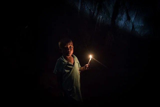 A Burmese boy exploying the Kawgun Cave near Hpa-An in Myanmar. The cave contains artwork from the 7th century. 📷@netanelphotography #travel #asia #boy #candle #burma #myanmar #Kawgun buddhist #buddhism #historic