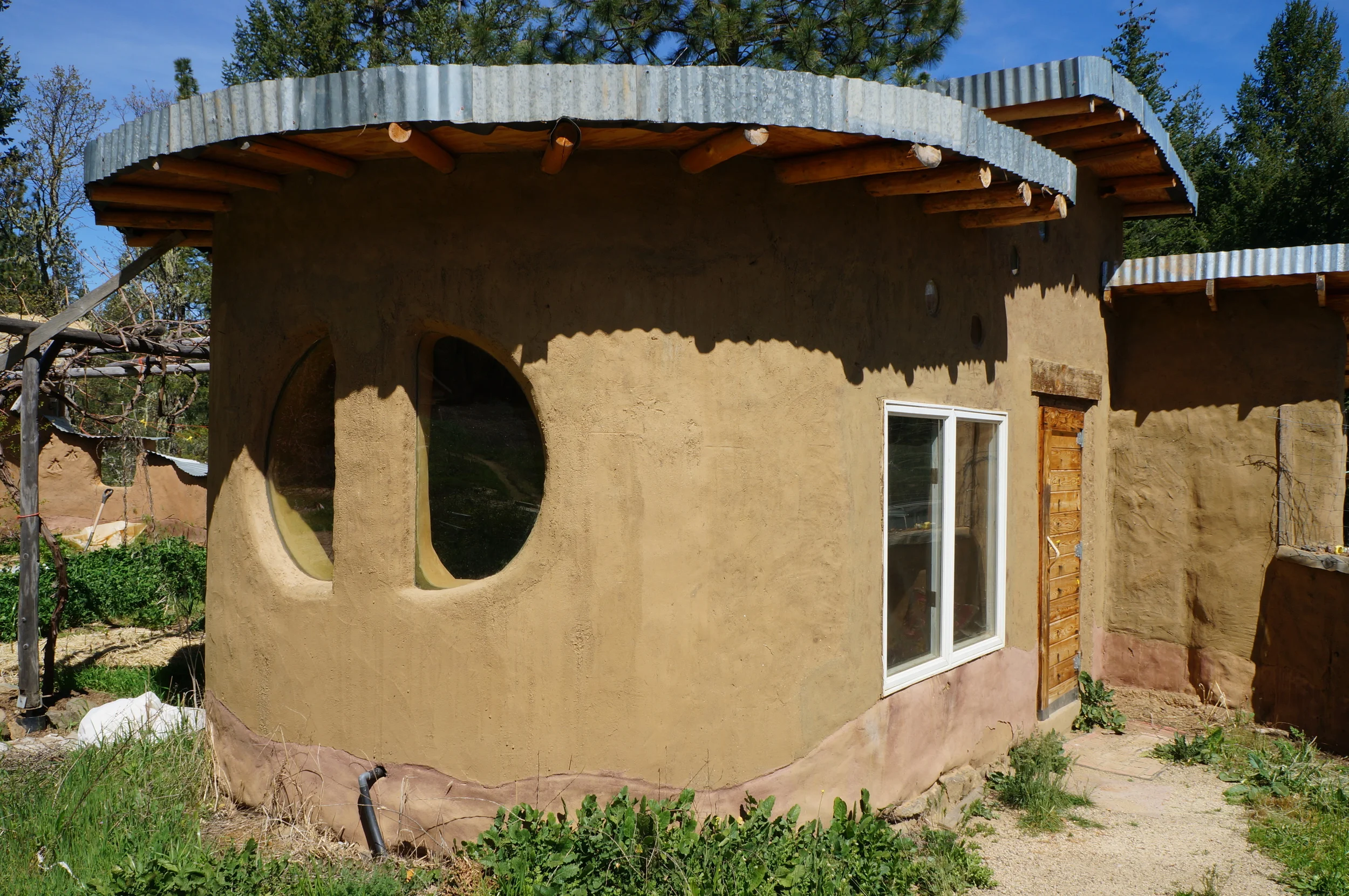 Cob Cottage Finished.JPG