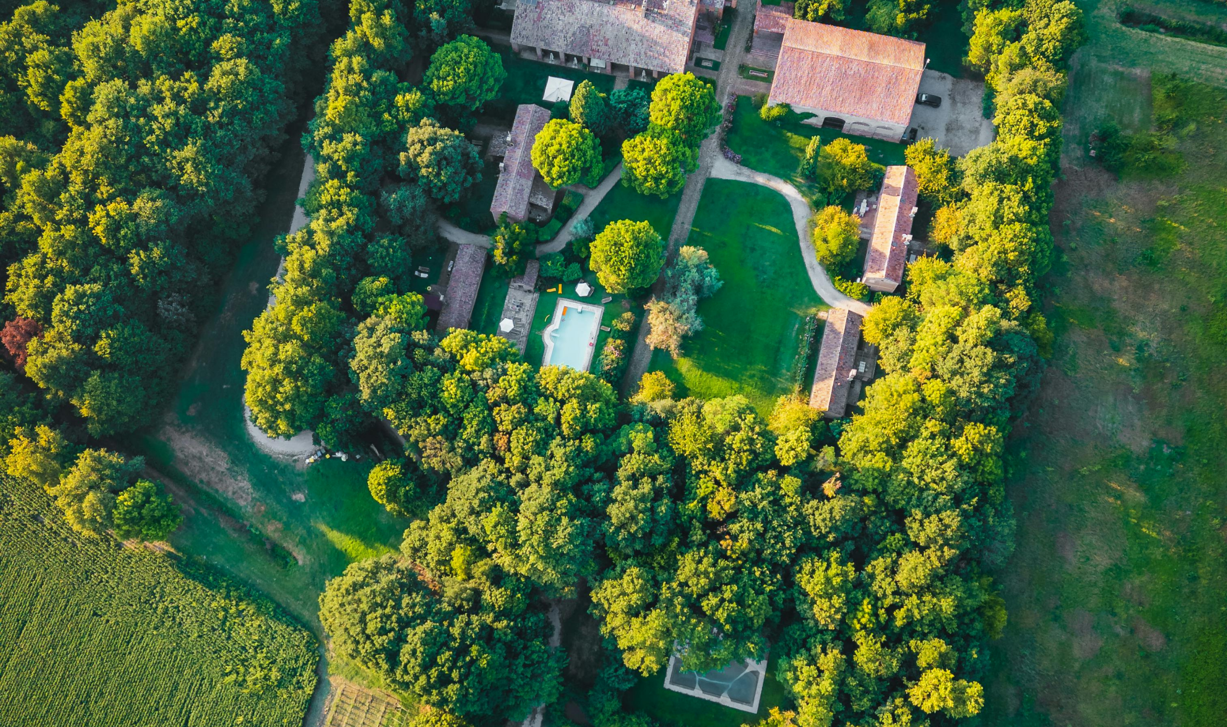 Best Outdoor Wedding Venues Near Woodstock, VT (and When to Bring Your Own Tent)