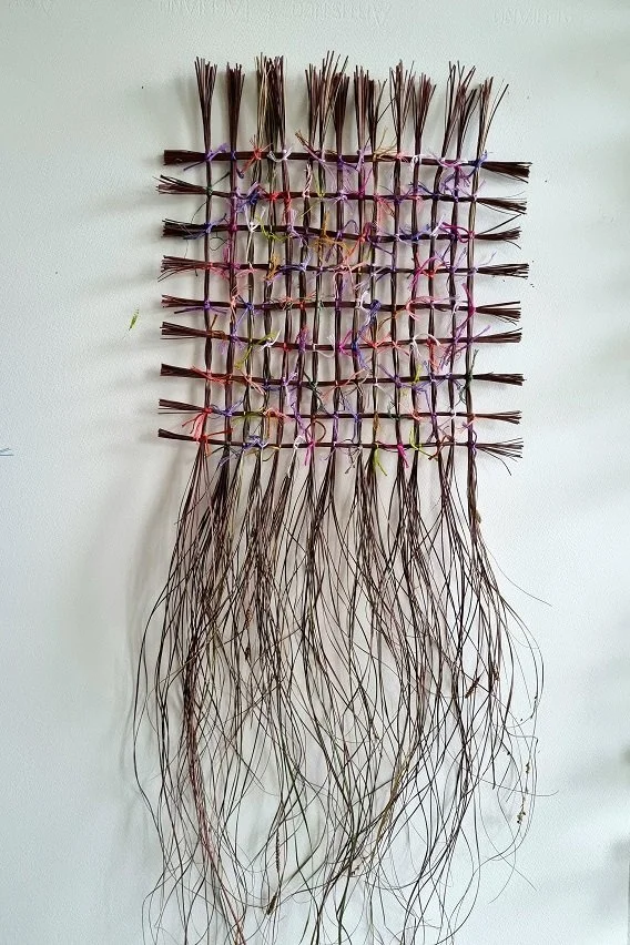 024 Vlechtwerken serie Tuinwerk - (90x28cm) met siergras, borduurgaren