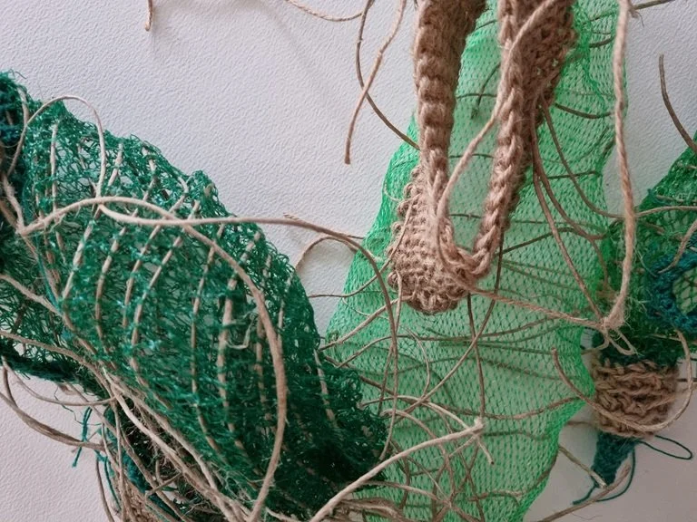 026 Imperfecte nestvormen - (30cm) uiennetjes, jutetouw, garen