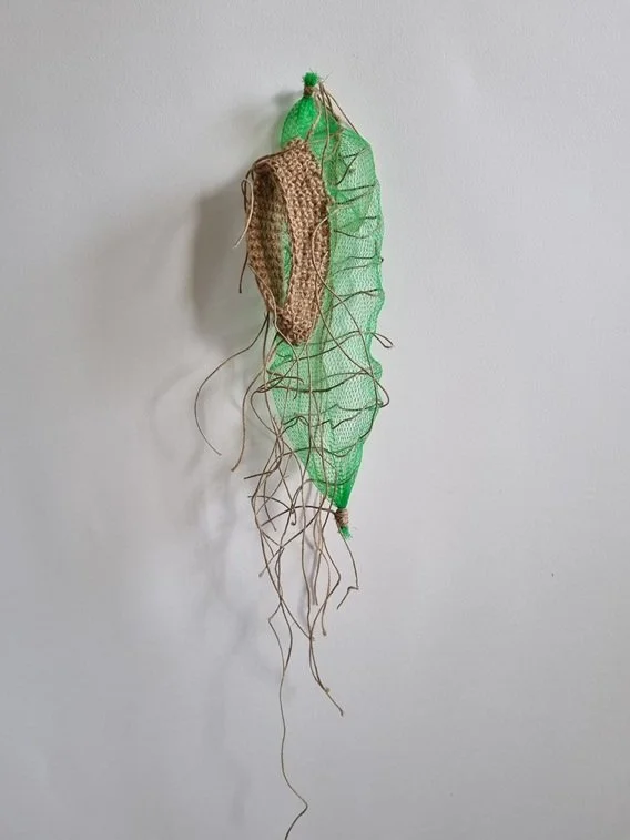 026 Imperfecte nestvorm - (70x12cm) uiennetje,, jute touw (verkocht)