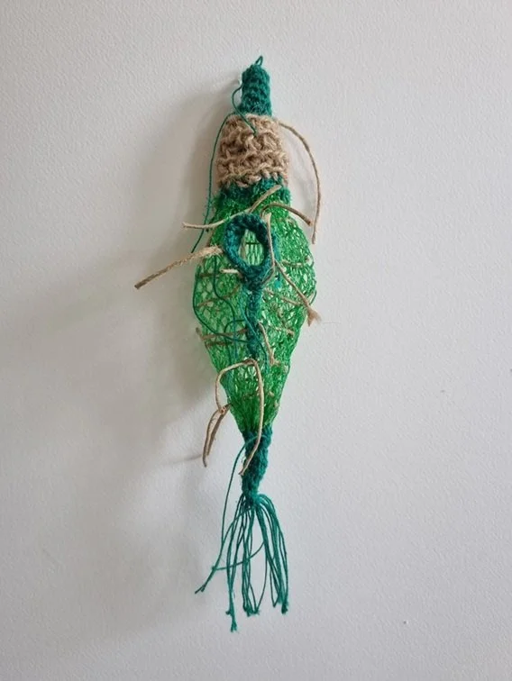 026 Imperfecte nestvorm - (25x7cm) limoen netje, jute touw, groen garen (verkocht)