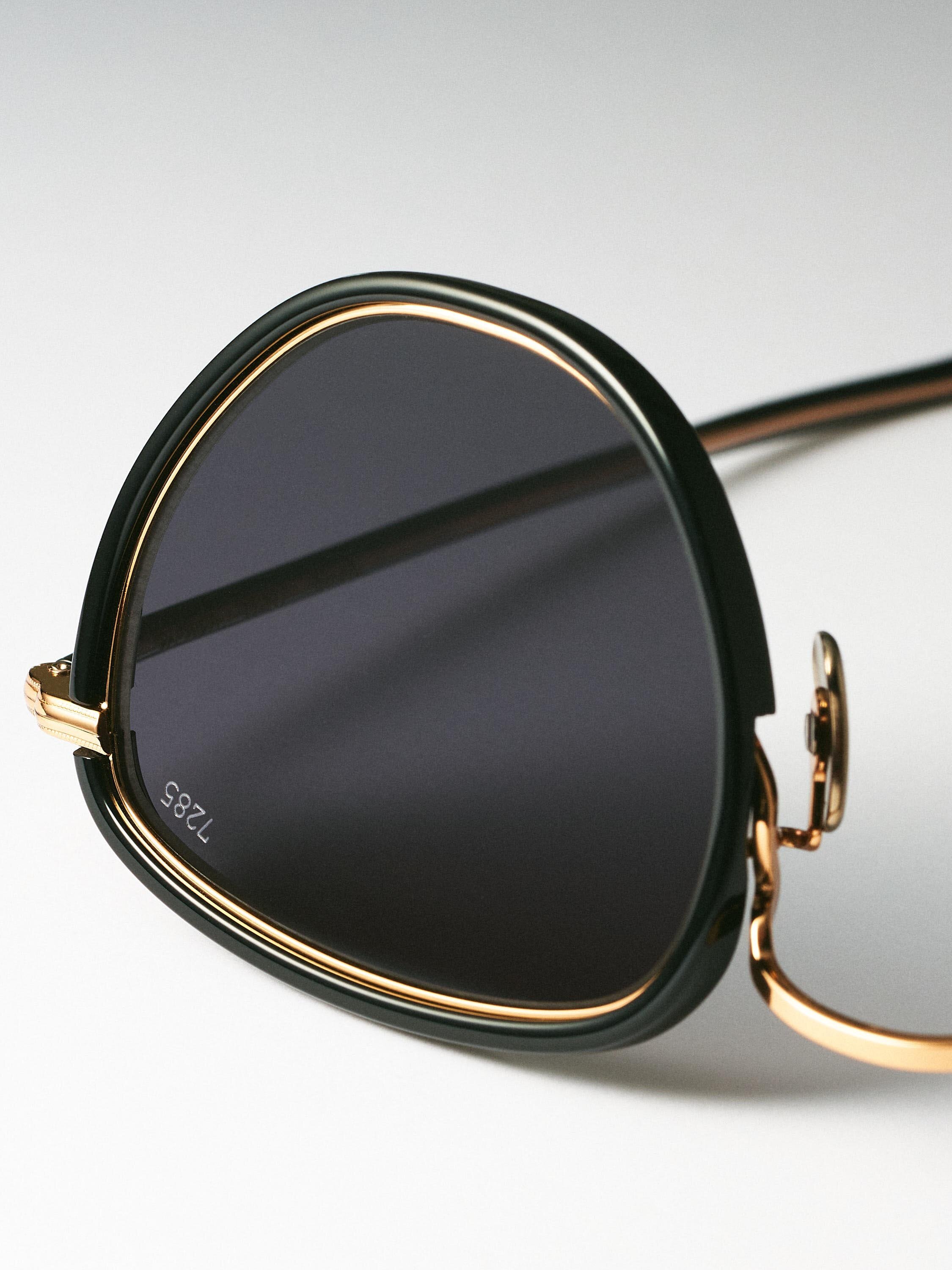 Eyevan7285 studio insta5270.jpg